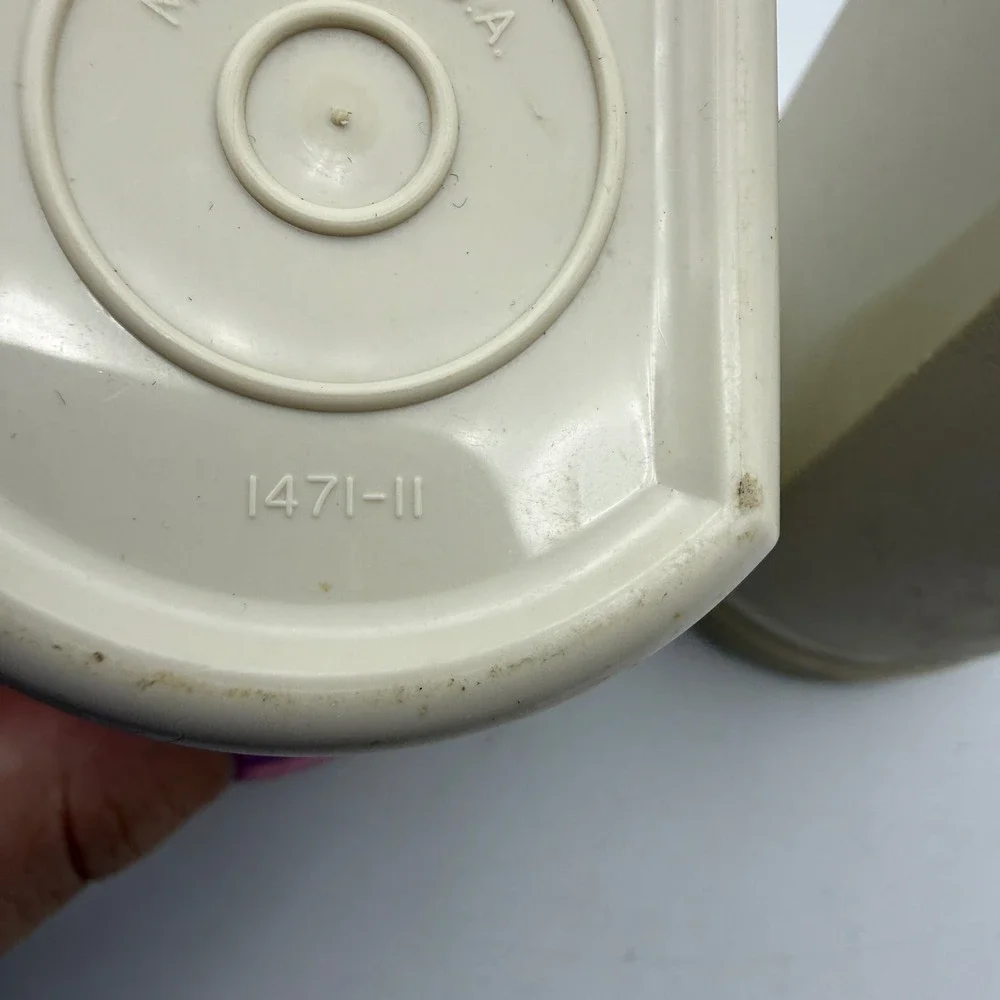Tupperware vintage salt